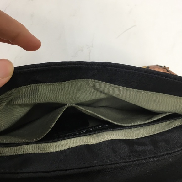 R&Em Sequins Clutch - Picture 8 of 8